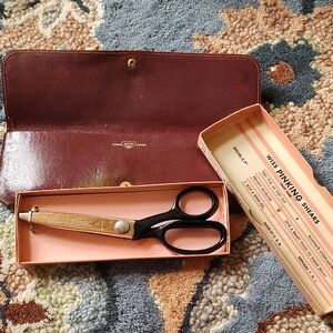 Vintage Wiss Pinking Shears in Original Box w/Leather Case.
